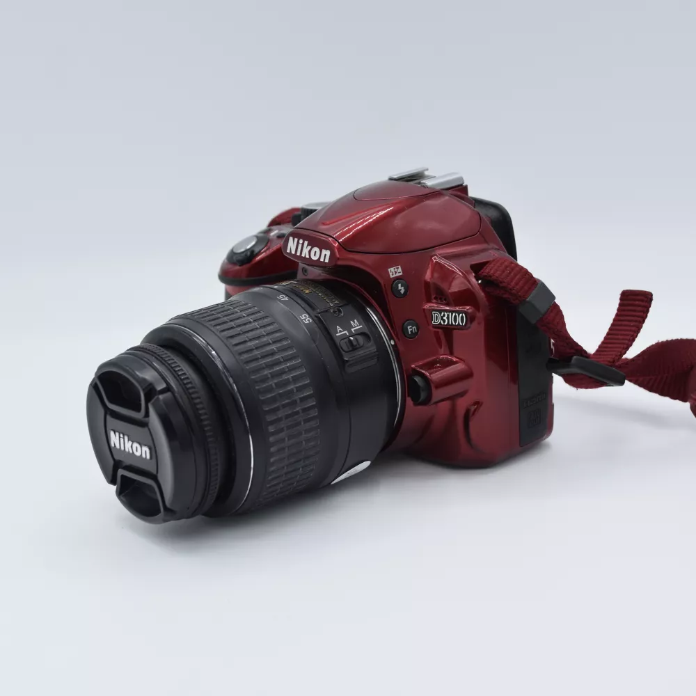 Nikon D3100 - modèle rouge